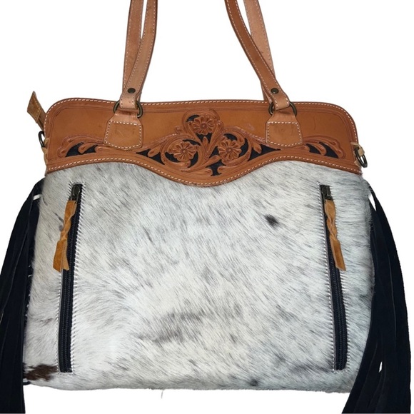 American Darling Black and White Cowhide Fringe Purse/Crossbody - Picture 4 of 6